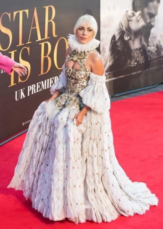 'A Star Is Born' UK Premiere - Punainen Matto Saapuvat